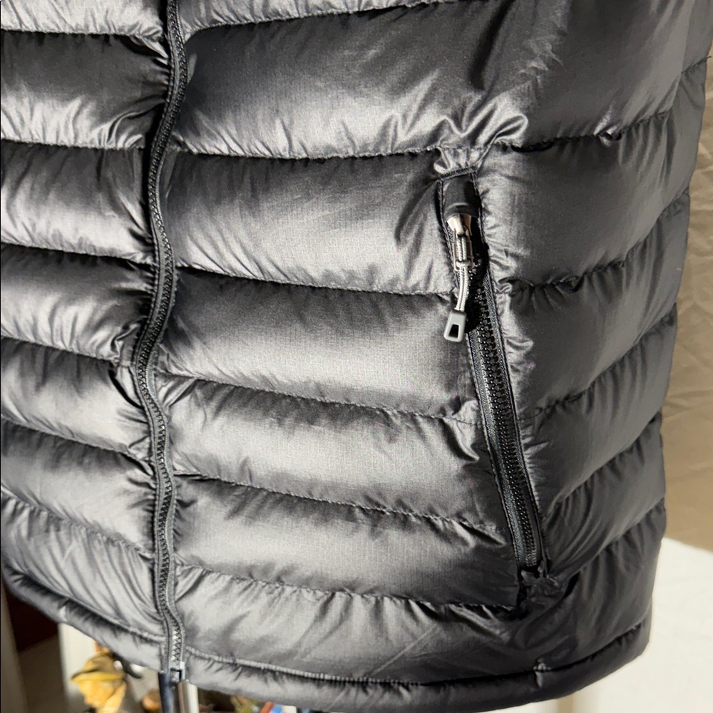 Patagonia Men's Black Puffer Vest - Picture 4 of 6